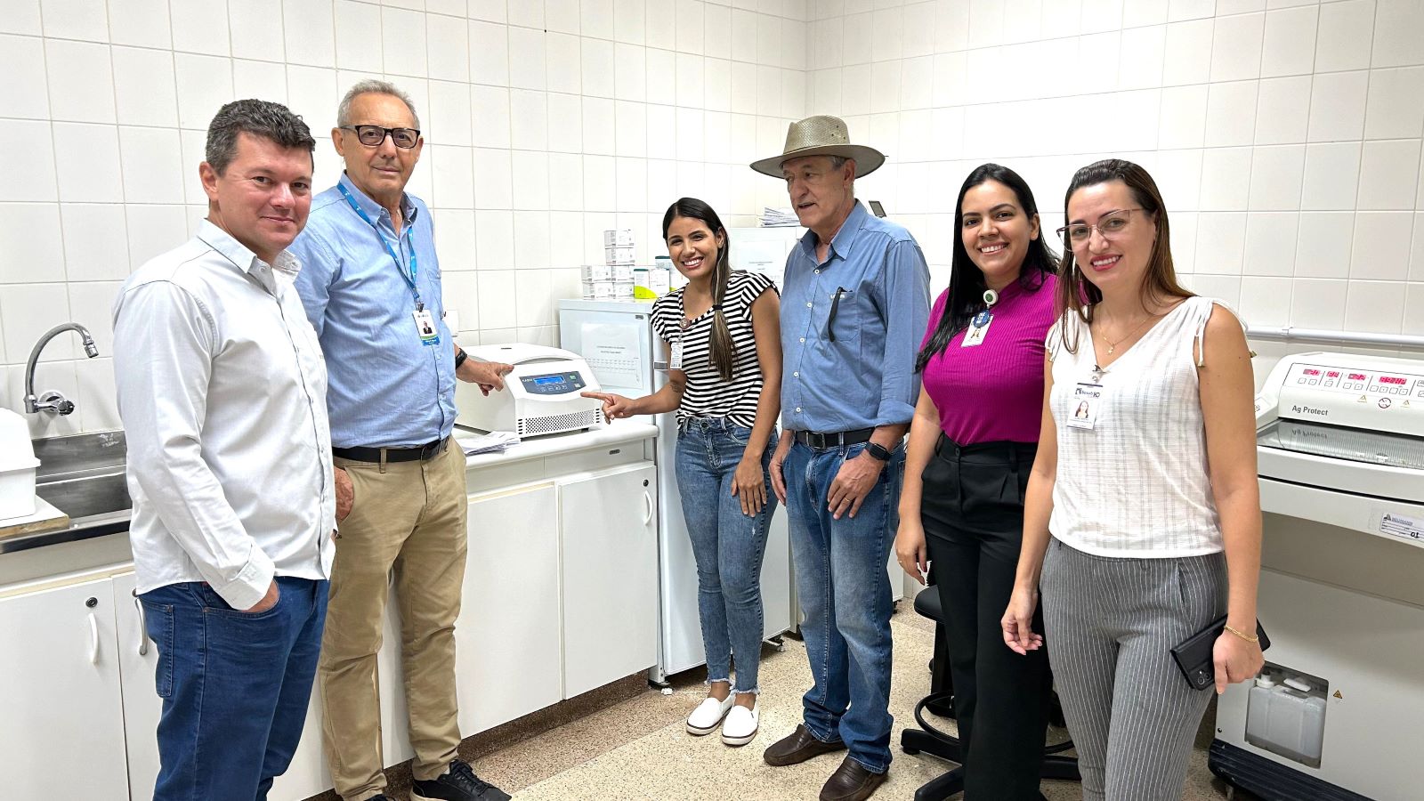 Hospital do Oeste recebe doação de equipamentos hospitalares de produtores rurais